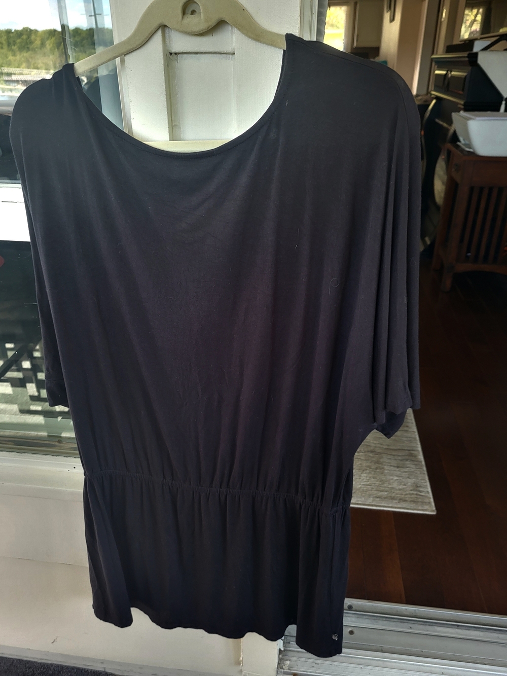 La Vie En Rose Black Long Top with Elastic Waist